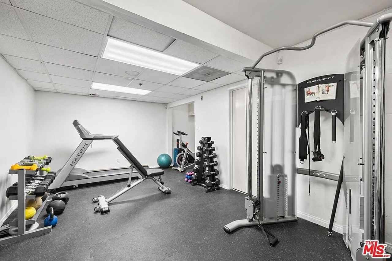 5143 Bakman Avenue - Photo 6 of 6