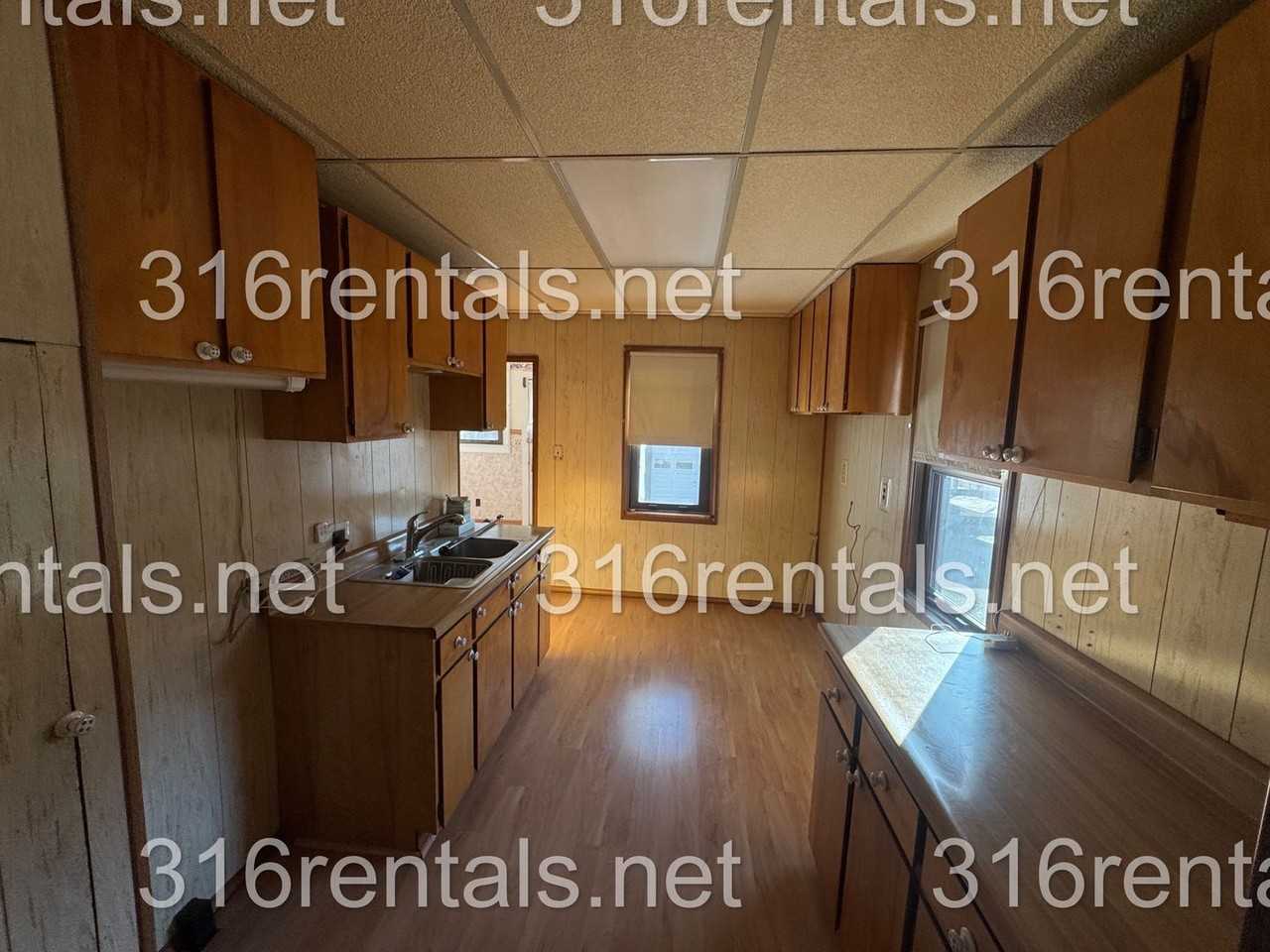 521 West 5th Street - Photo 3 of 9