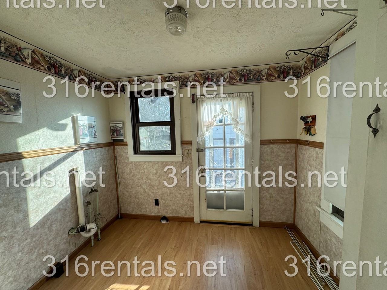 521 West 5th Street - Photo 7 of 9