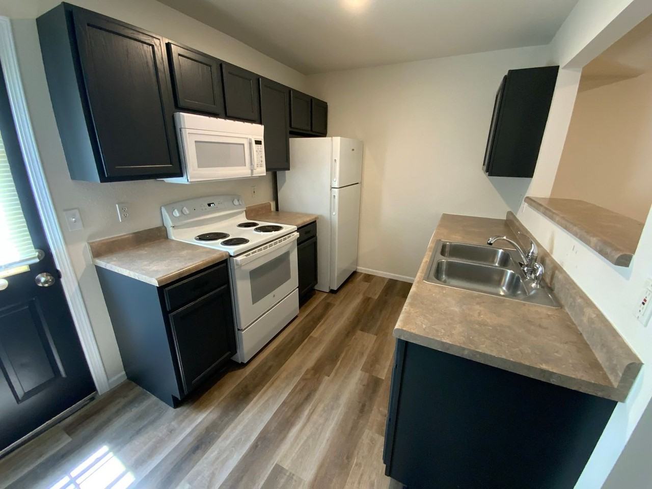 3602 Zinnia Drive - Photo 6 of 28