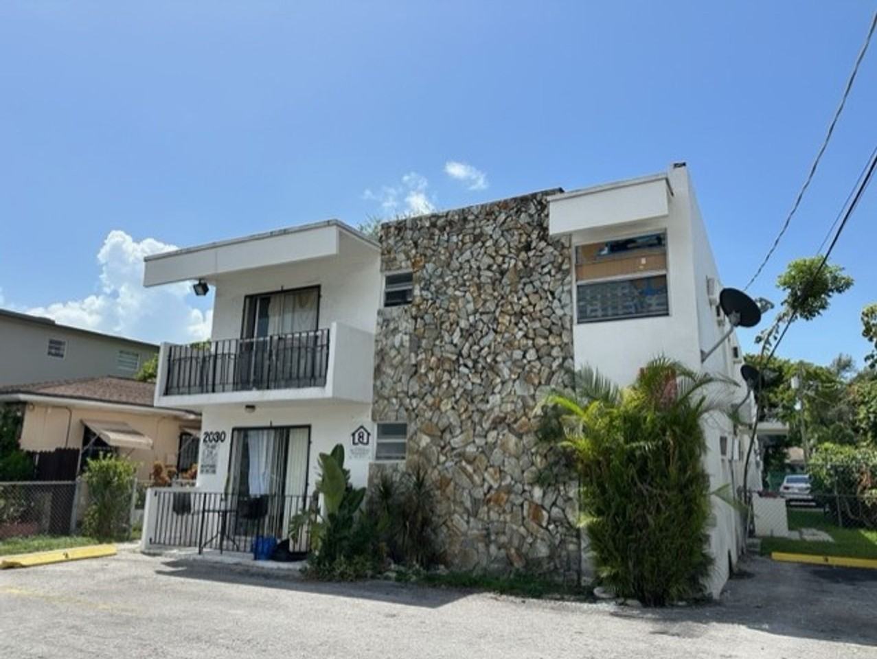 2 Bed/ 1 Bath in Little Havana - Photo 3 of 29