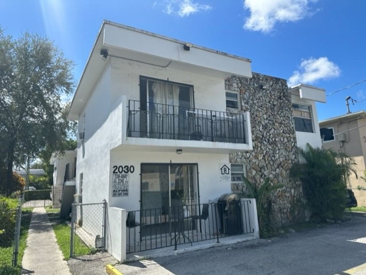 2 Bed/ 1 Bath in Little Havana - Photo 4 of 29