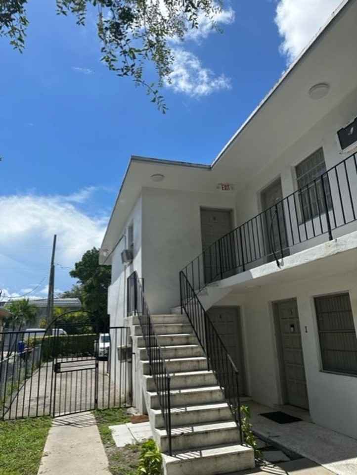 2 Bed/ 1 Bath in Little Havana - Photo 5 of 29