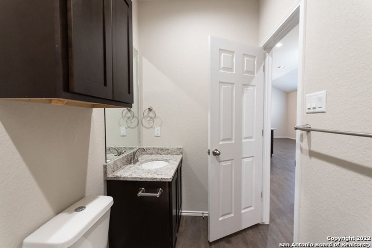 605 Asher's Place - Photo 2 of 21