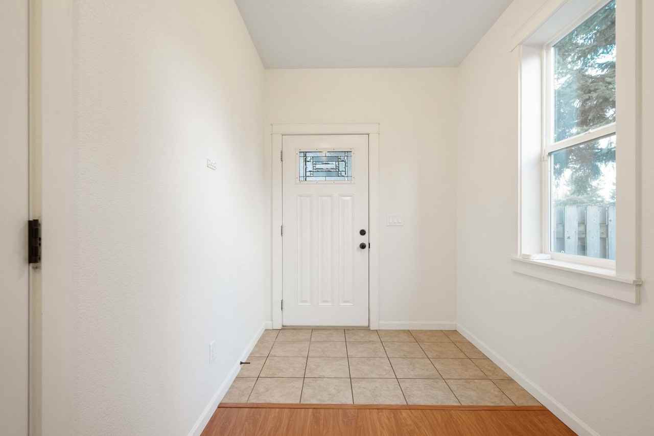 1512 Se 117th Ave - Photo 4 of 32