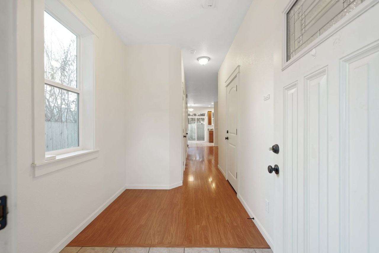 1512 Se 117th Ave - Photo 5 of 32