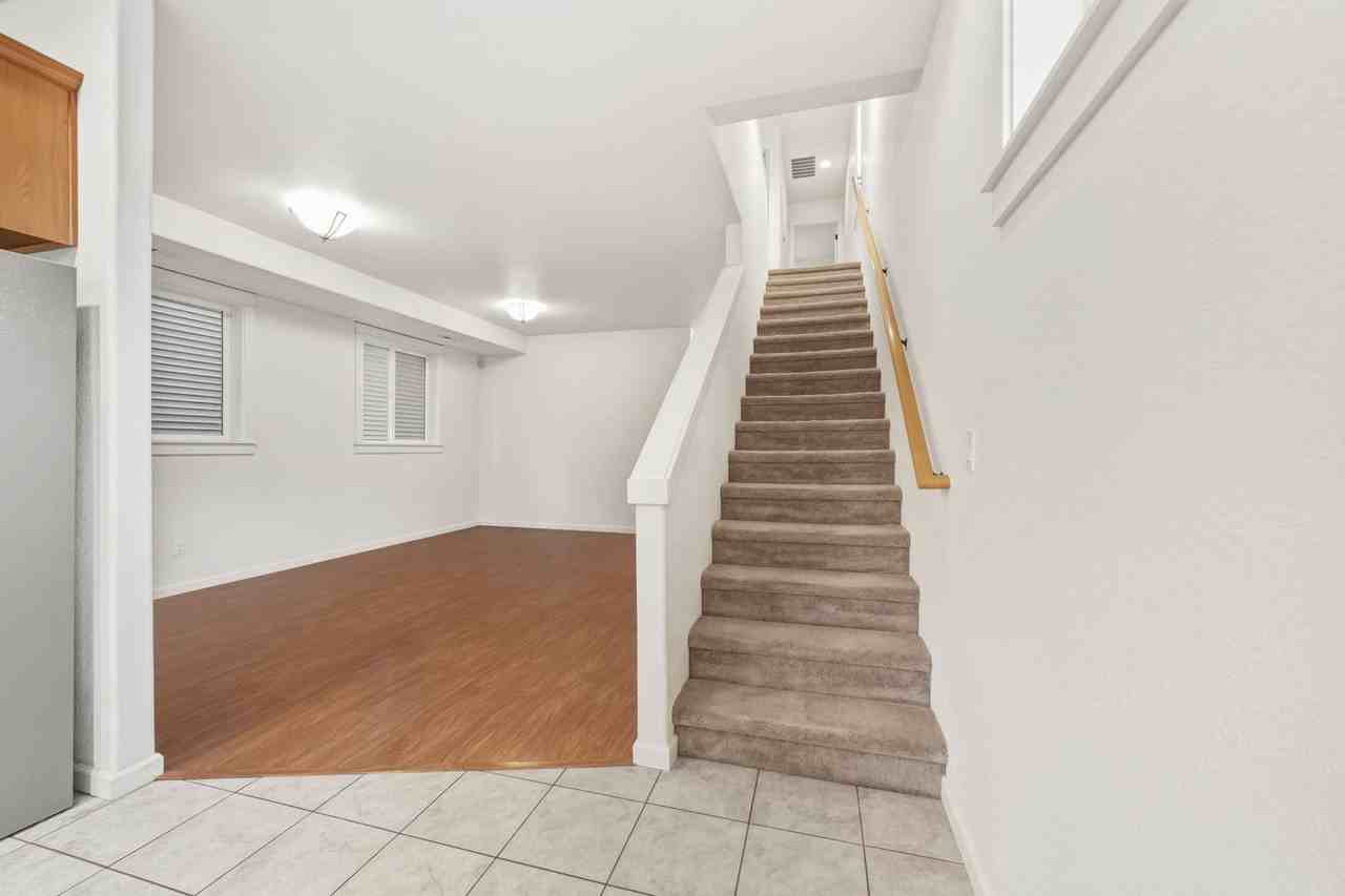 1512 Se 117th Ave - Photo 6 of 32