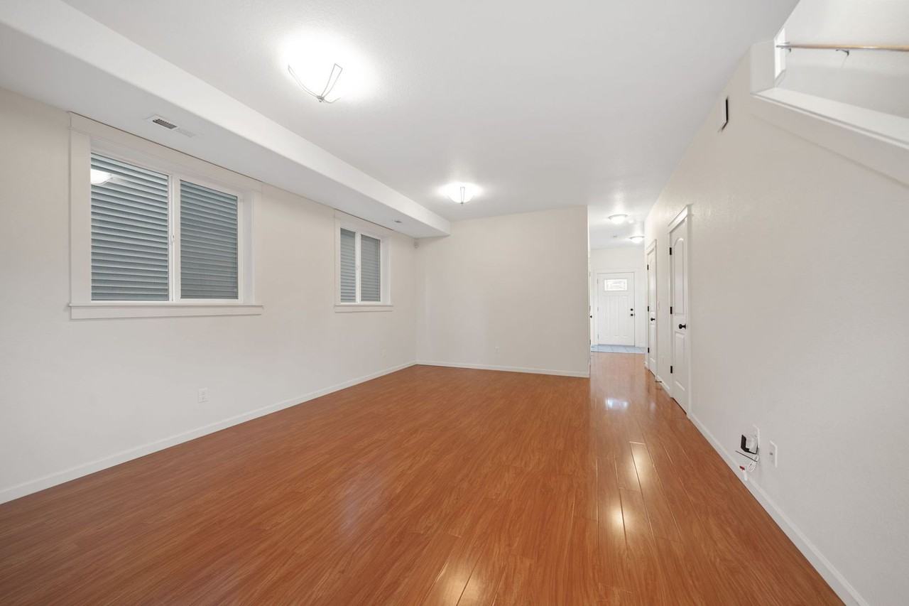 1512 Se 117th Ave - Photo 7 of 32