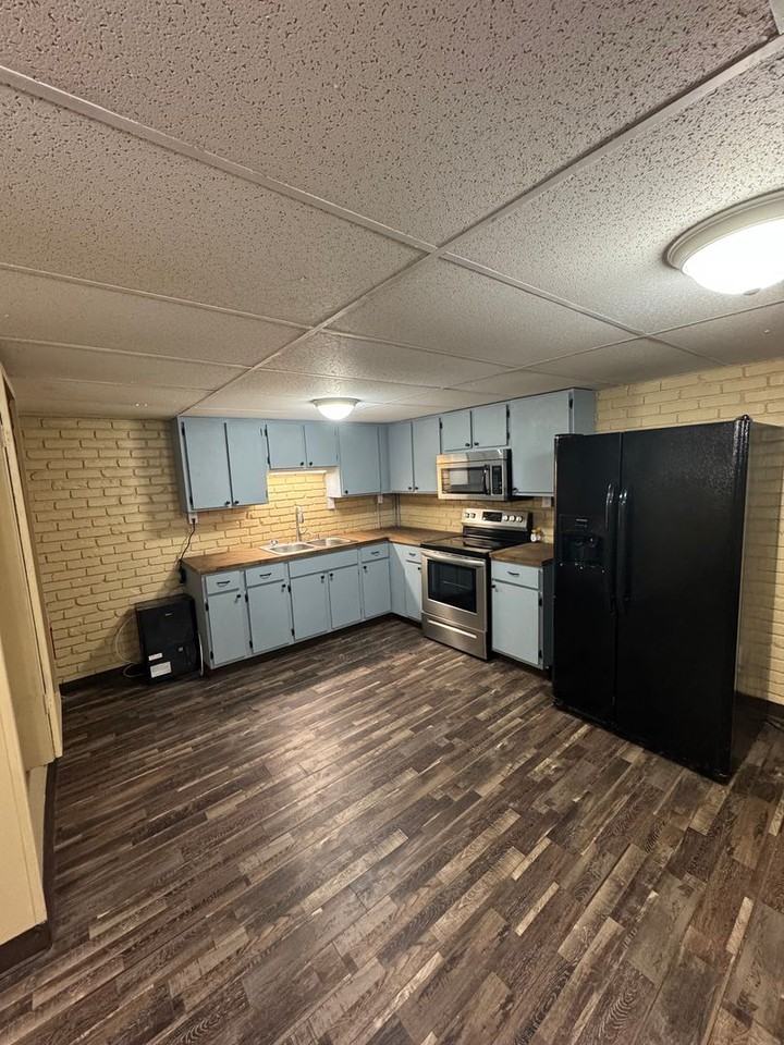 3938 Cloverdale - Photo 3 of 17