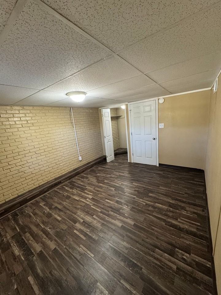 3938 Cloverdale - Photo 4 of 17