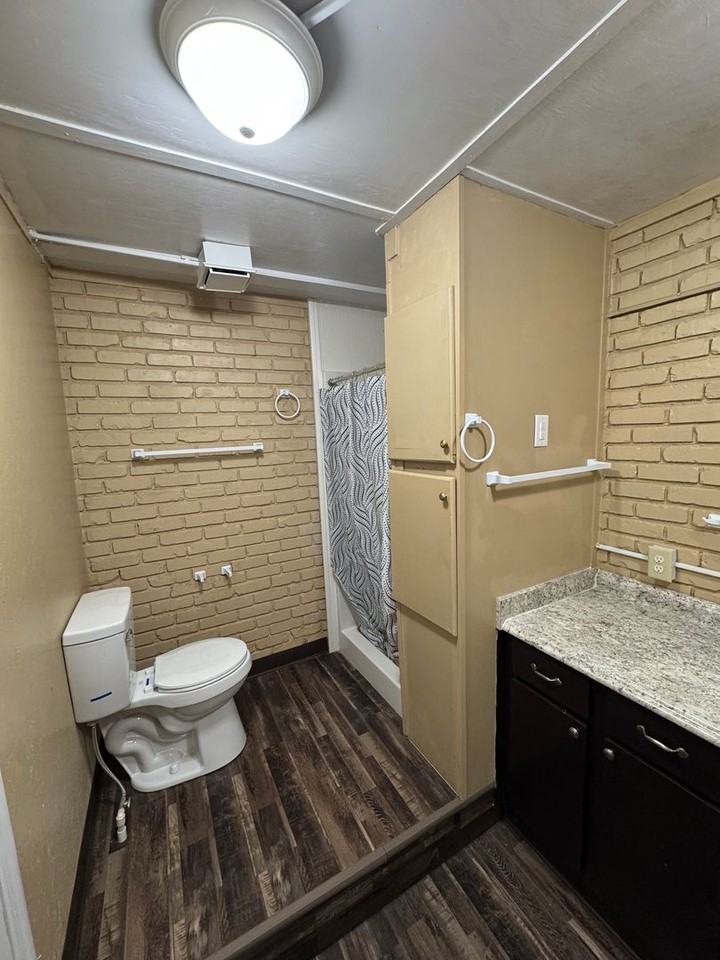 3938 Cloverdale - Photo 5 of 17