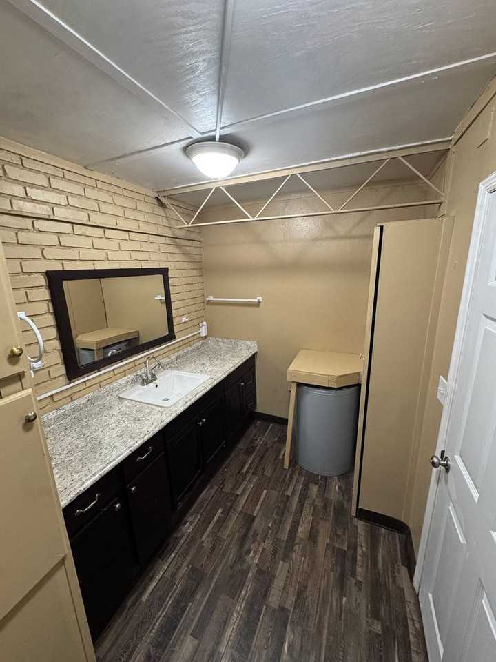 3938 Cloverdale - Photo 6 of 17