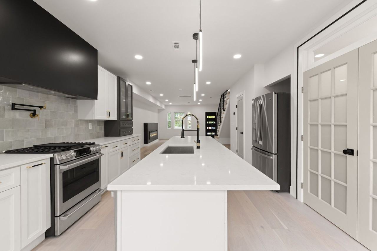 DC1026 - Photo 3 of 50