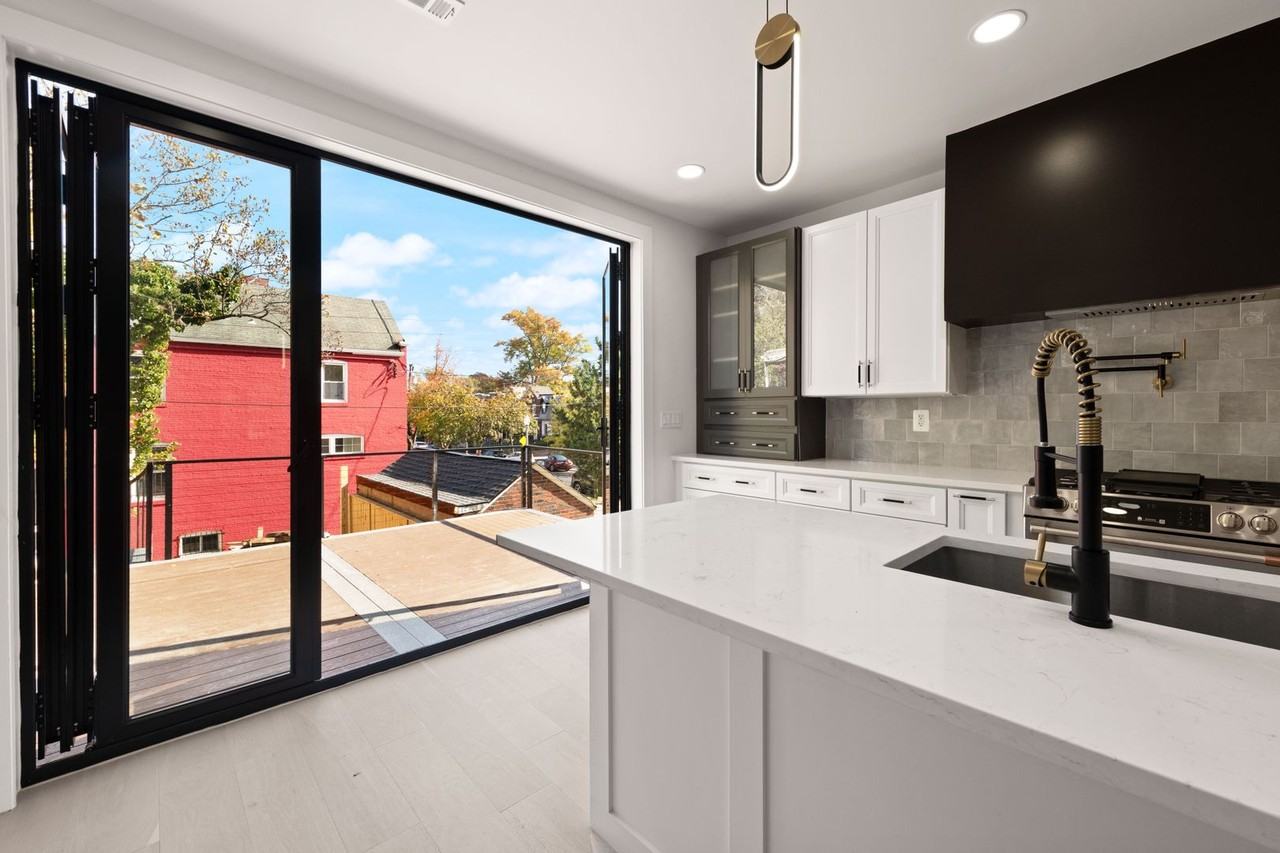 DC1026 - Photo 5 of 50