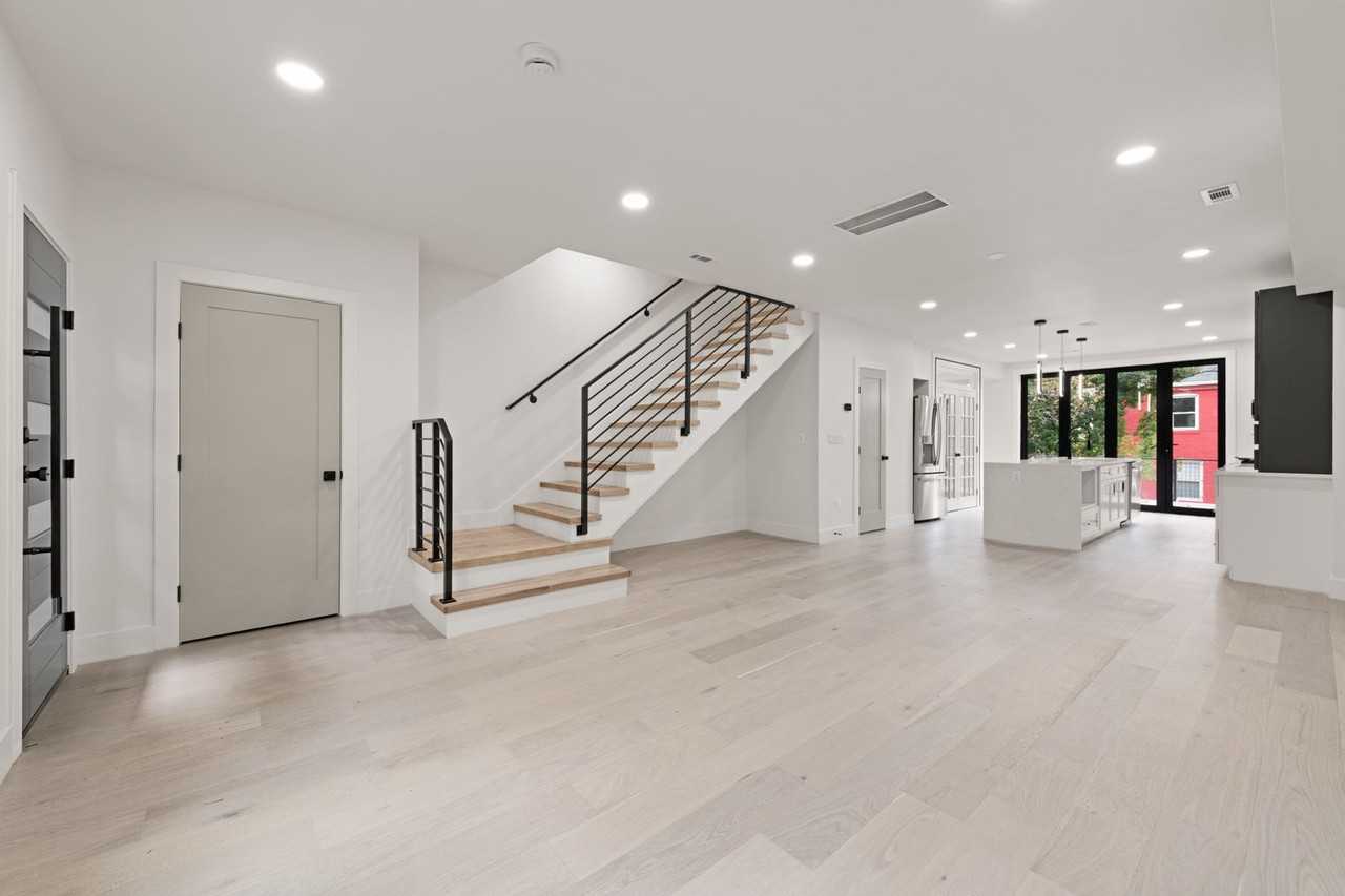 DC1026 - Photo 7 of 50