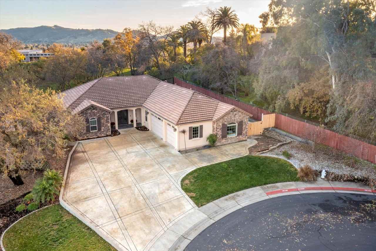 3018 Chardonnay Court - Photo 3 of 49