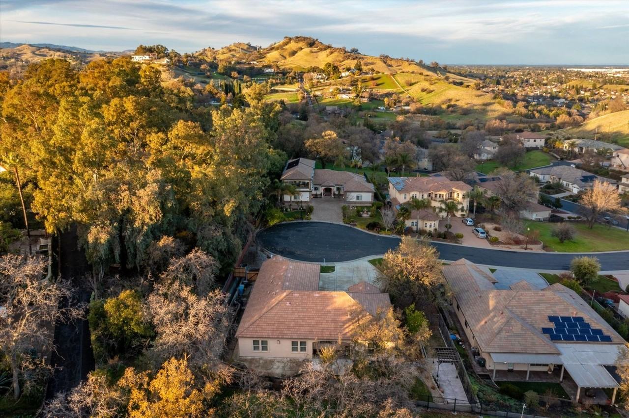 3018 Chardonnay Court - Photo 4 of 49