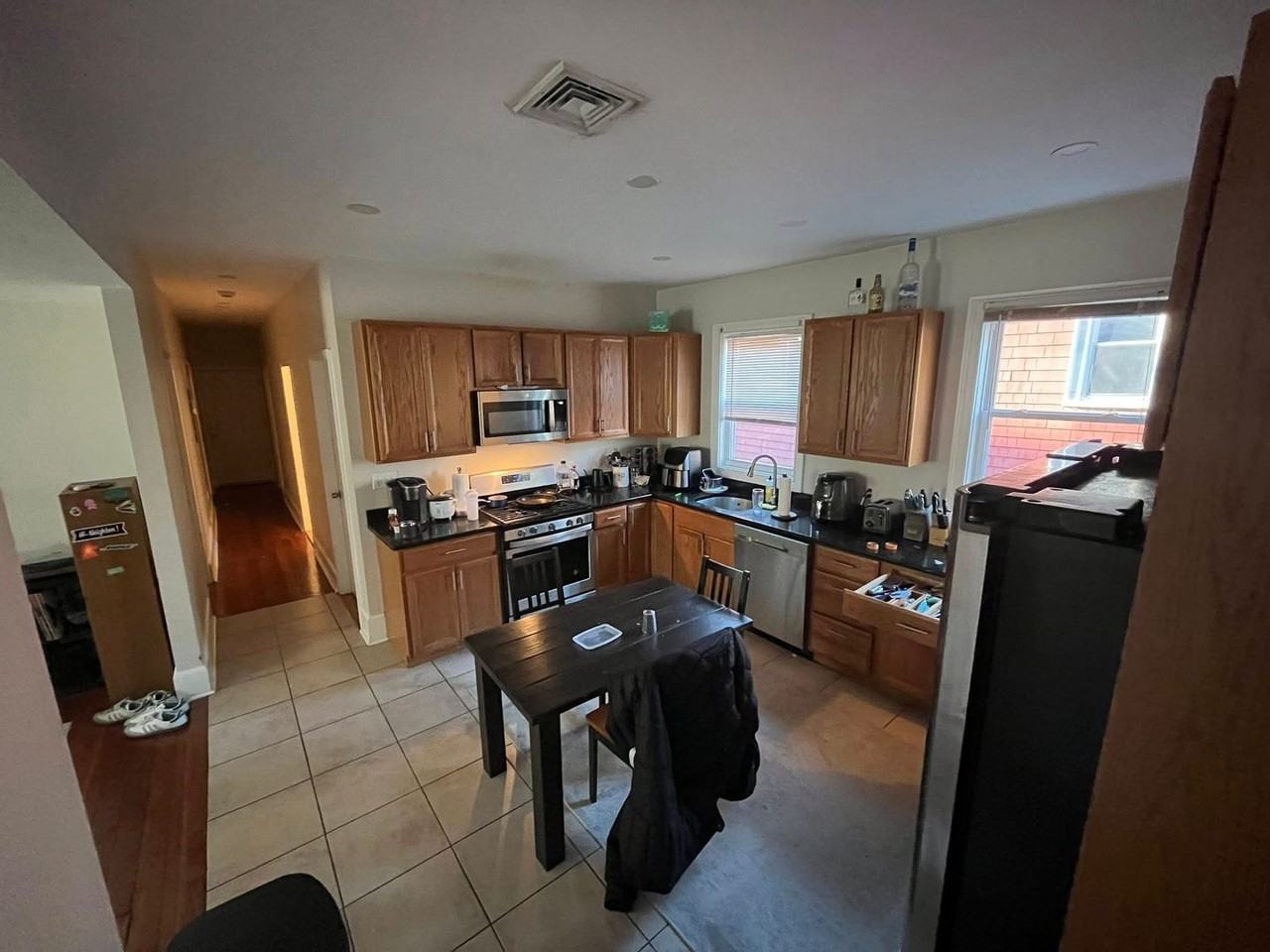 225 Calumet Street - Photo 4 of 14