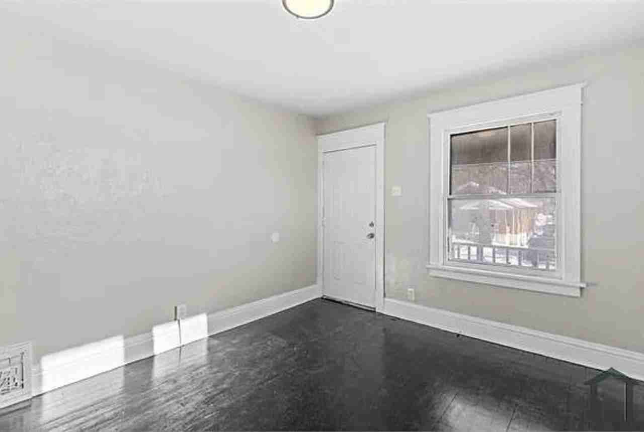 5415 Hamilton Avenue - Photo 5 of 21