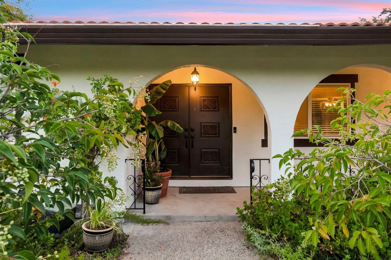 4305 Whispering Oaks Cir - Photo 2 of 47