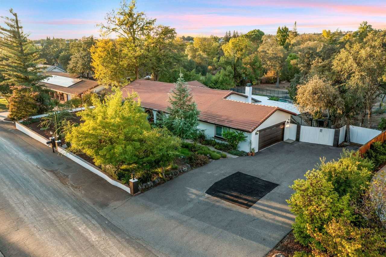 4305 Whispering Oaks Cir - Photo 7 of 47