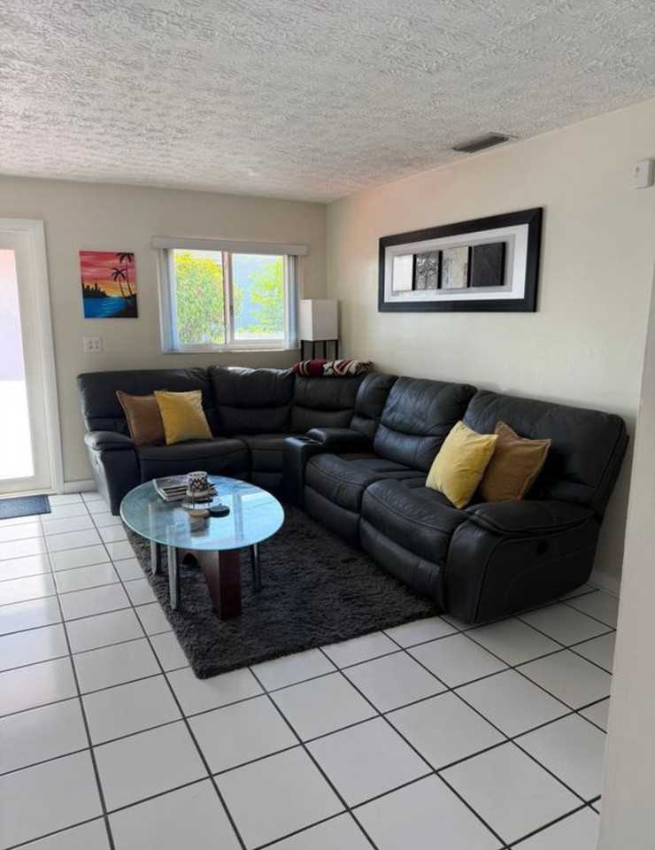 2928 Southwest 36th Avenue - Photo 2 of 23