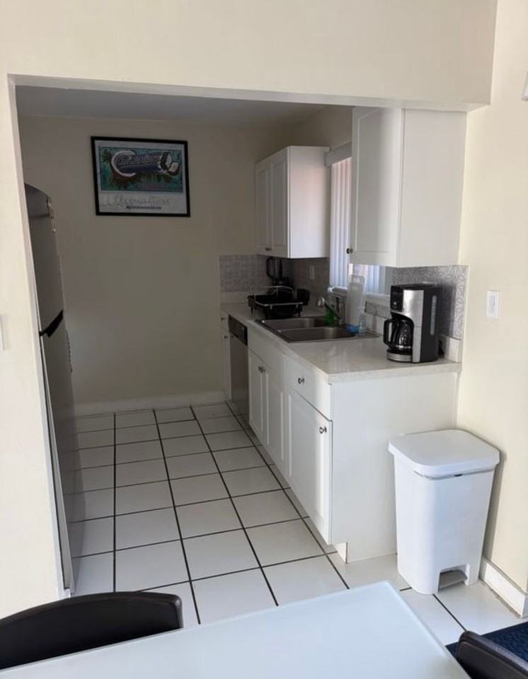 2928 Southwest 36th Avenue - Photo 5 of 23