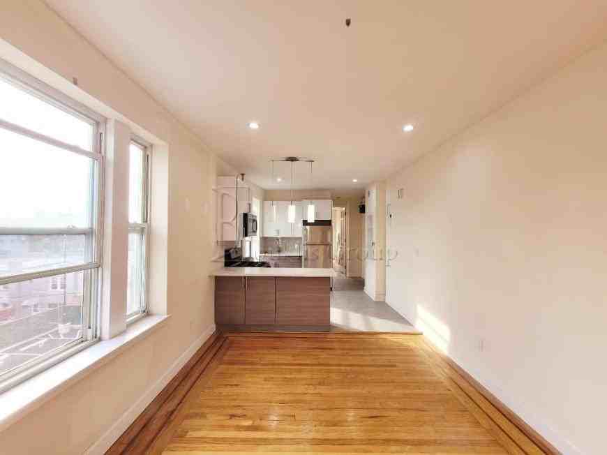 30-78 38th Street - Photo 3 of 8