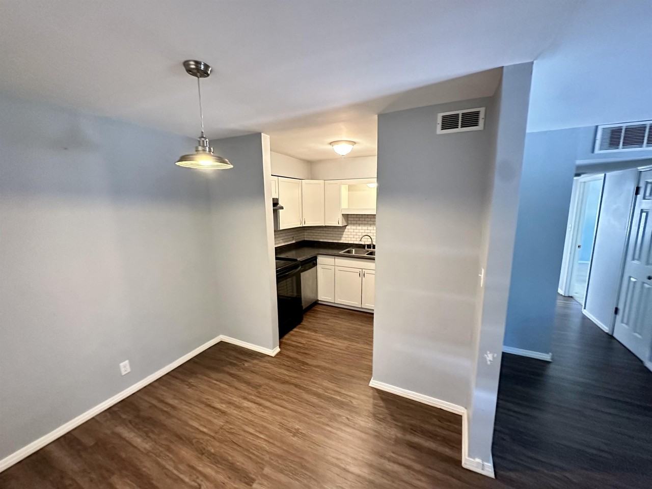 1201 South Rockford Avenue - Photo 2 of 24