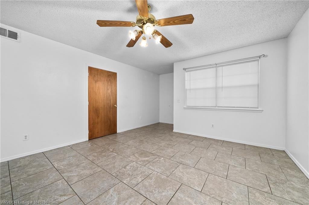 302 South Pocola Boulevard - Photo 2 of 7