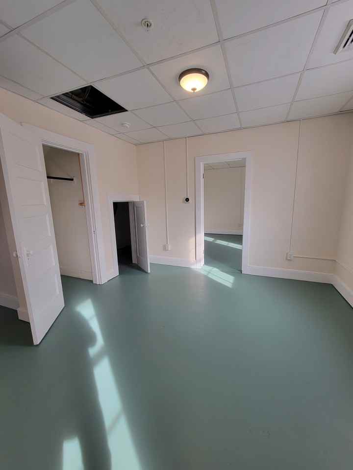 233 North Front Street - Photo 3 of 28