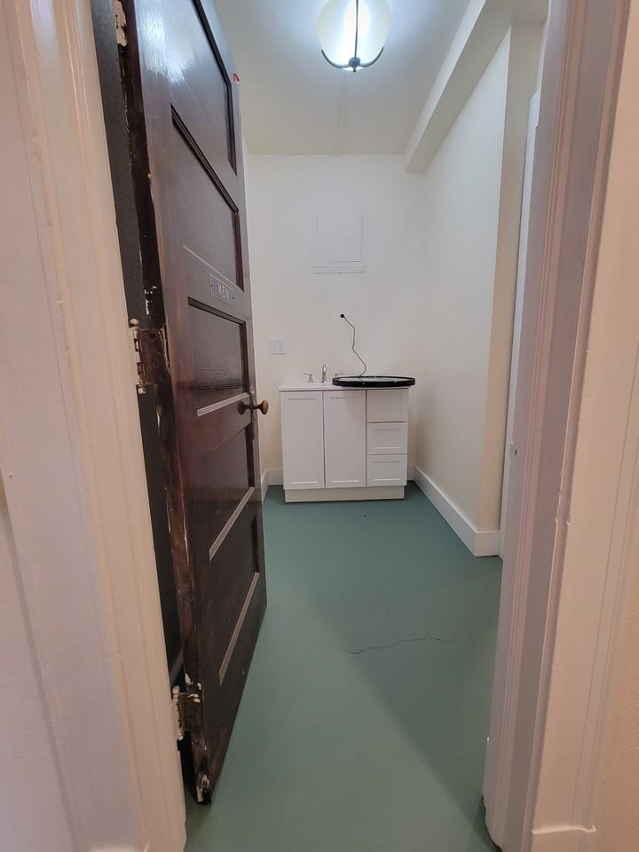 233 North Front Street - Photo 5 of 10