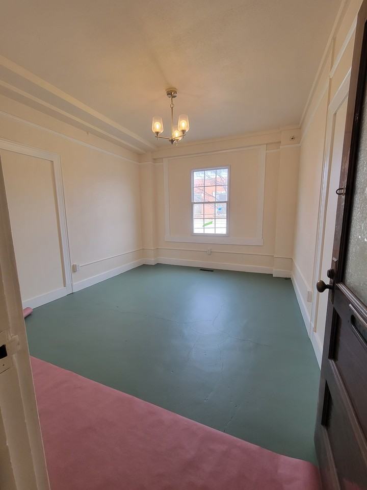 233 North Front Street - Photo 7 of 10