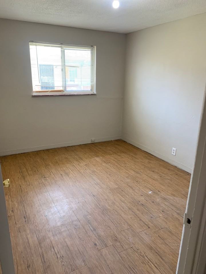 1129 Akron Street - Photo 6 of 11