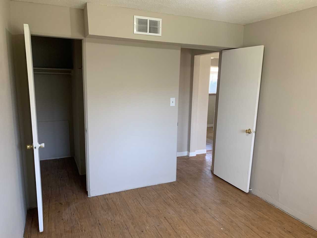 1129 Akron Street - Photo 7 of 11