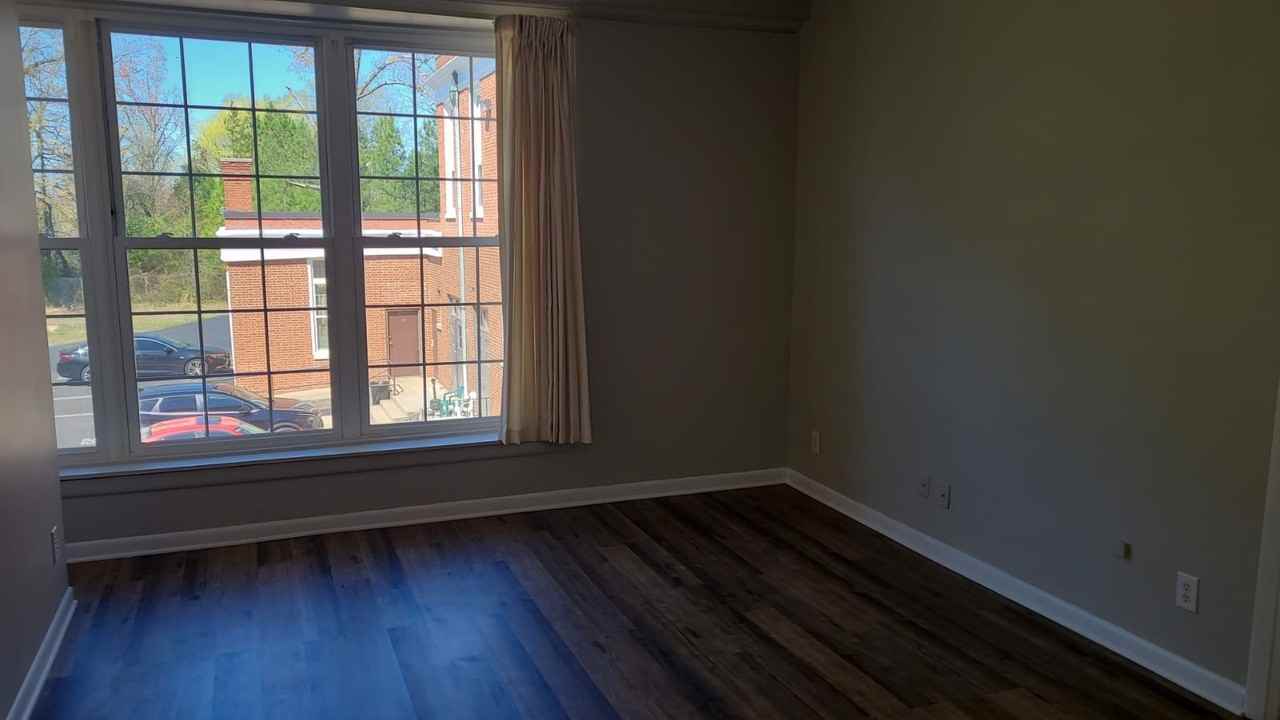 Hege Apts - Photo 2 of 23