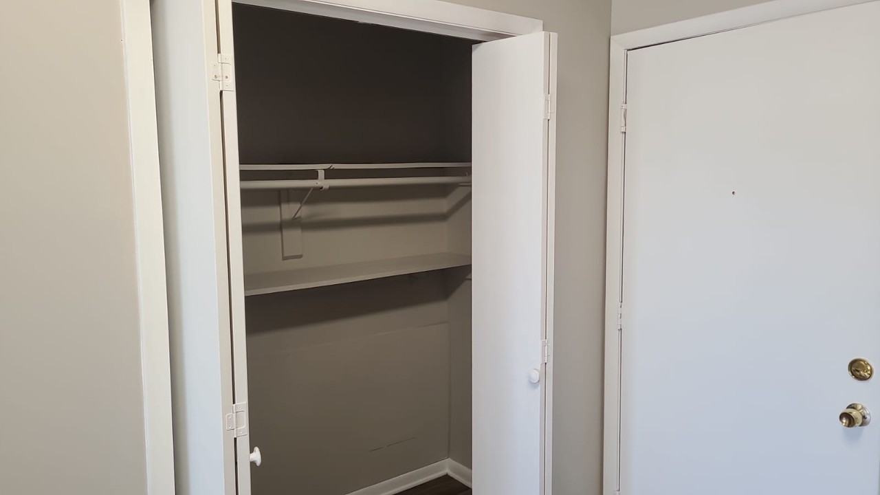 Hege Apts - Photo 5 of 23