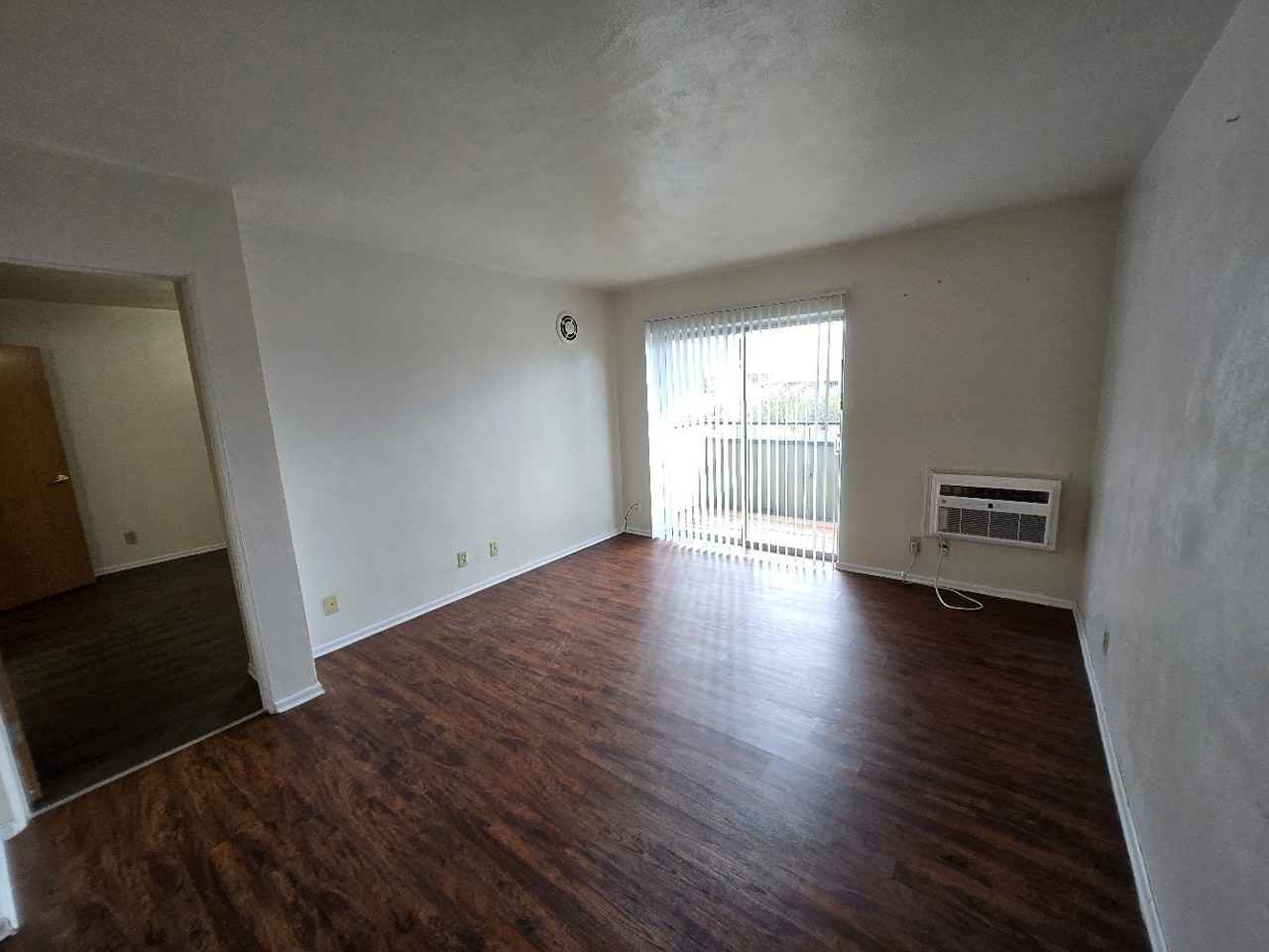 2727 Hampton Avenue - Photo 2 of 6