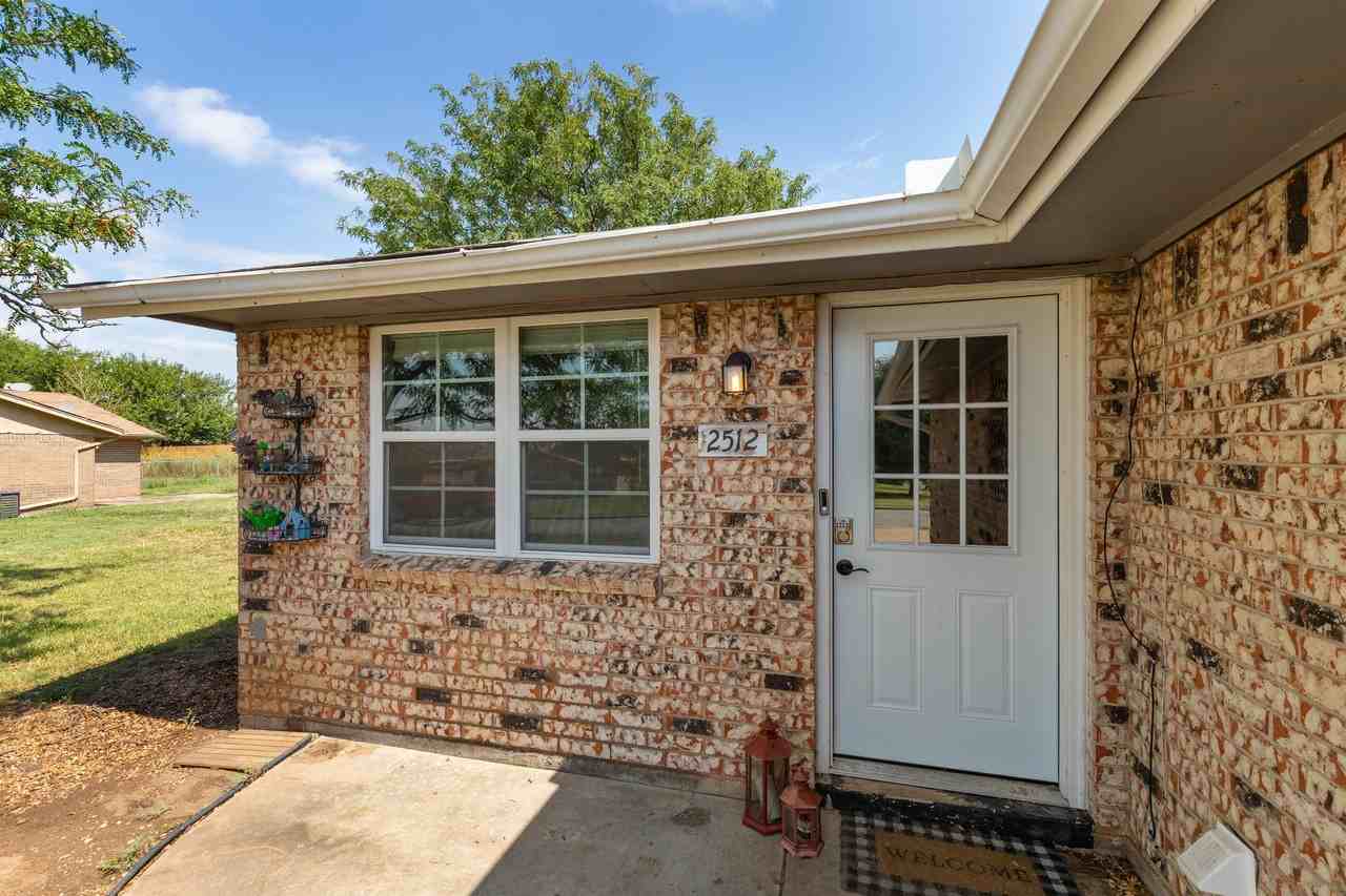 2512 Northeast Dearborn Avenue - Photo 3 of 27