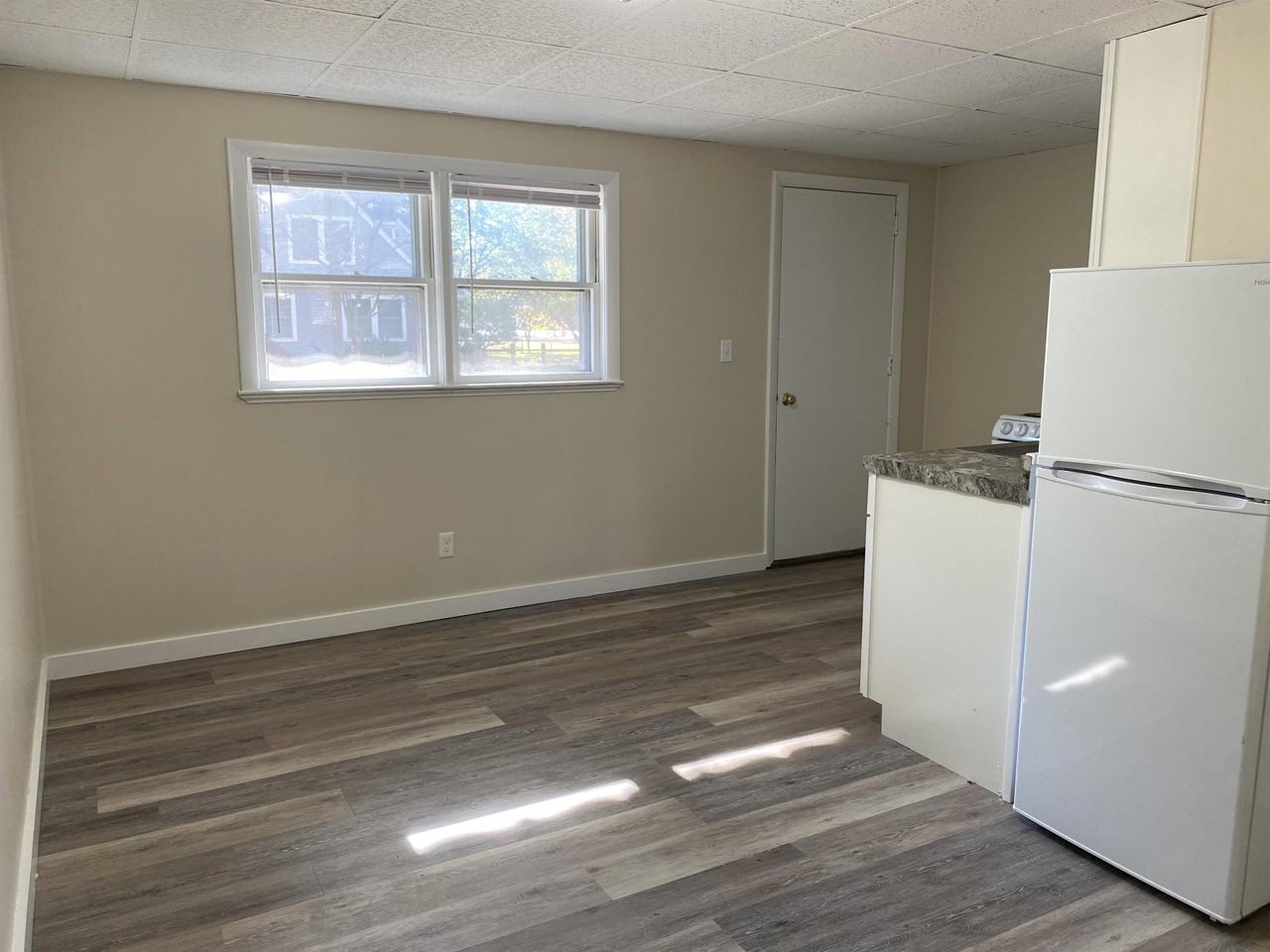 1111 Roosevelt - Photo 4 of 8