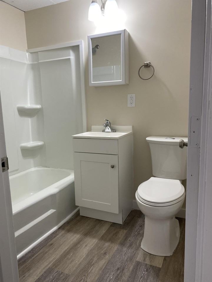 1111 Roosevelt - Photo 6 of 8