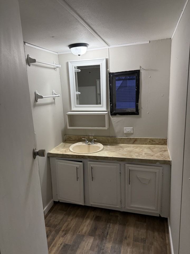 208 s 4th st - Photo 3 of 11