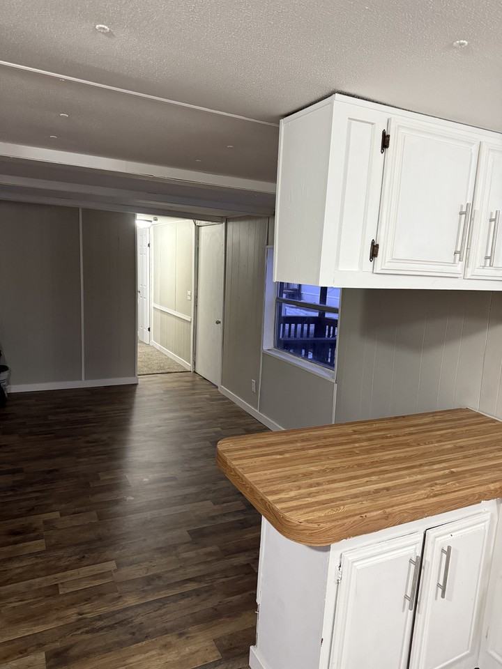 208 s 4th st - Photo 6 of 11