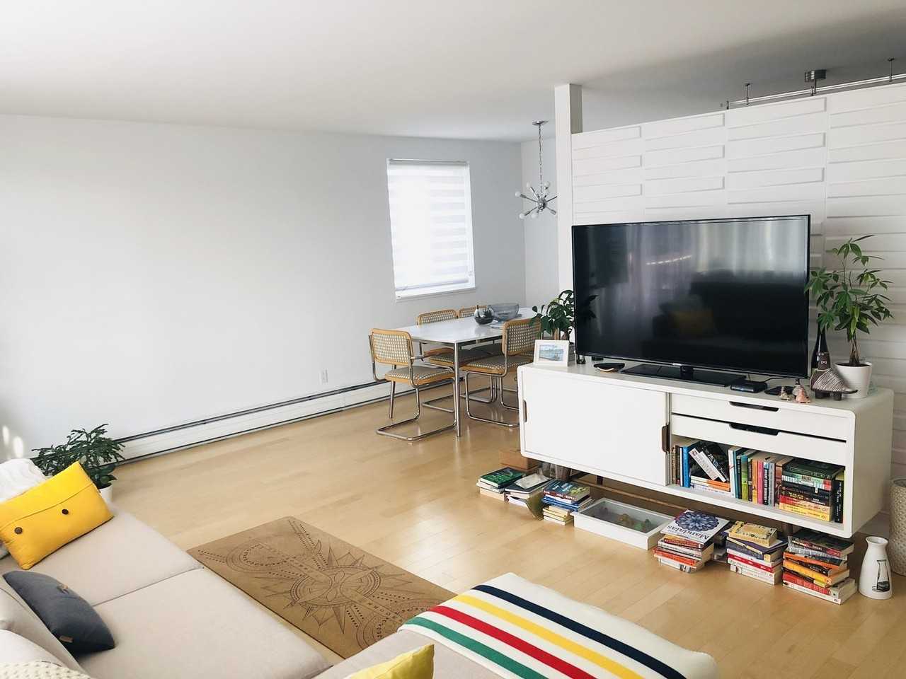 151 Roslyn Rd - Photo 2 of 8