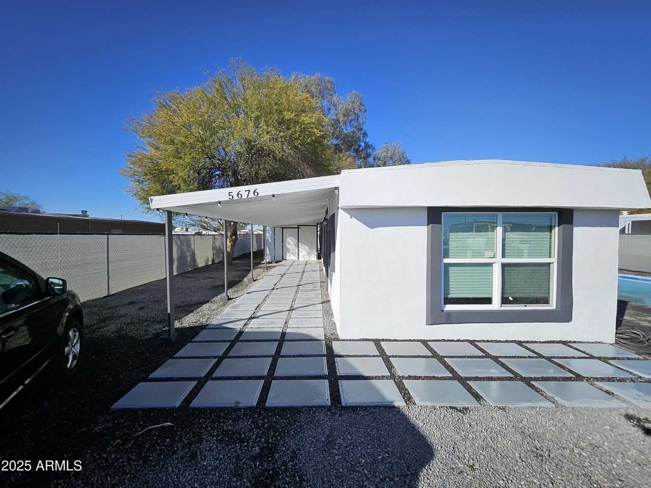 5676 N Fairoak Ln - Photo 3 of 50