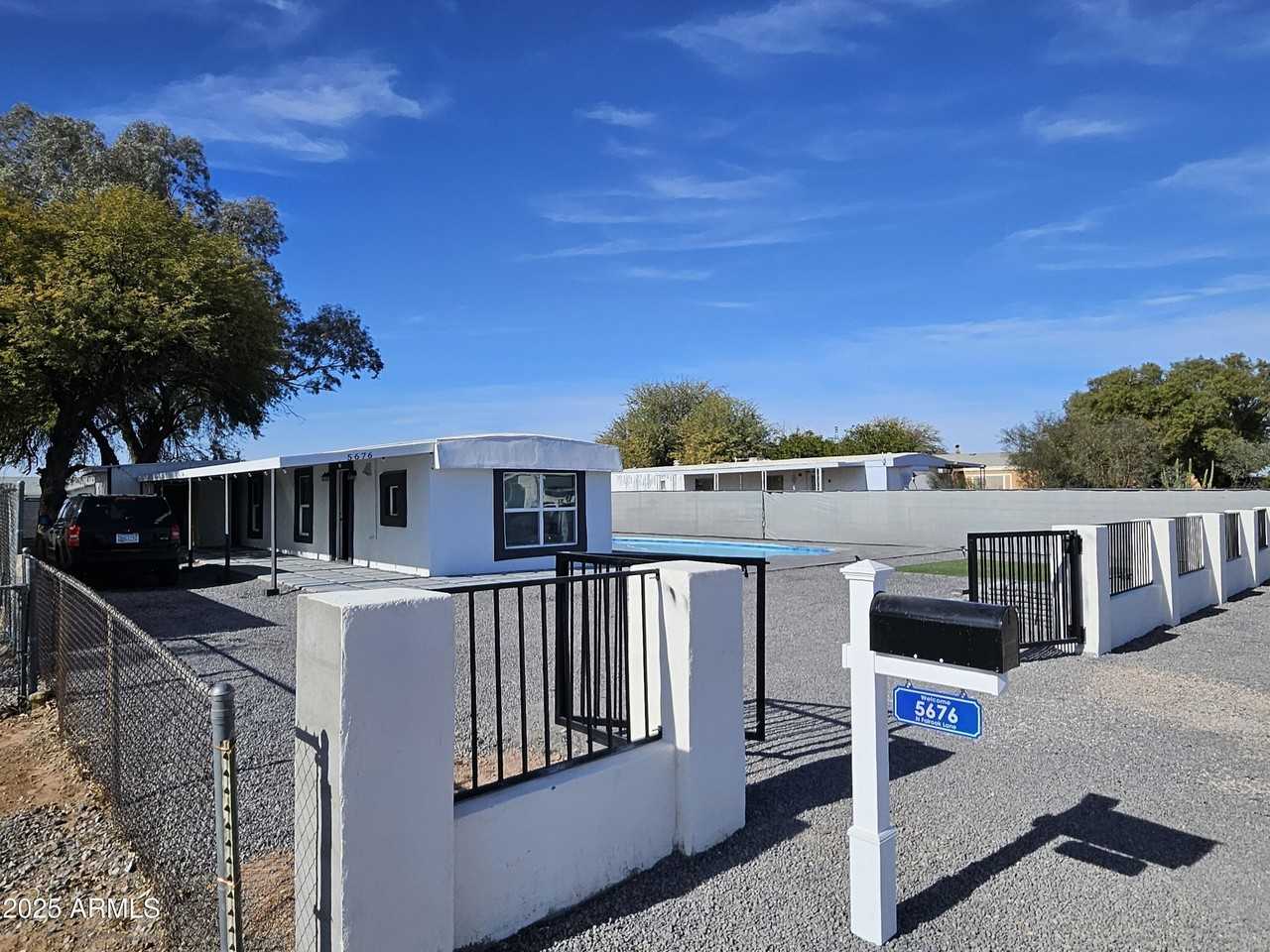 5676 N Fairoak Ln - Photo 5 of 50