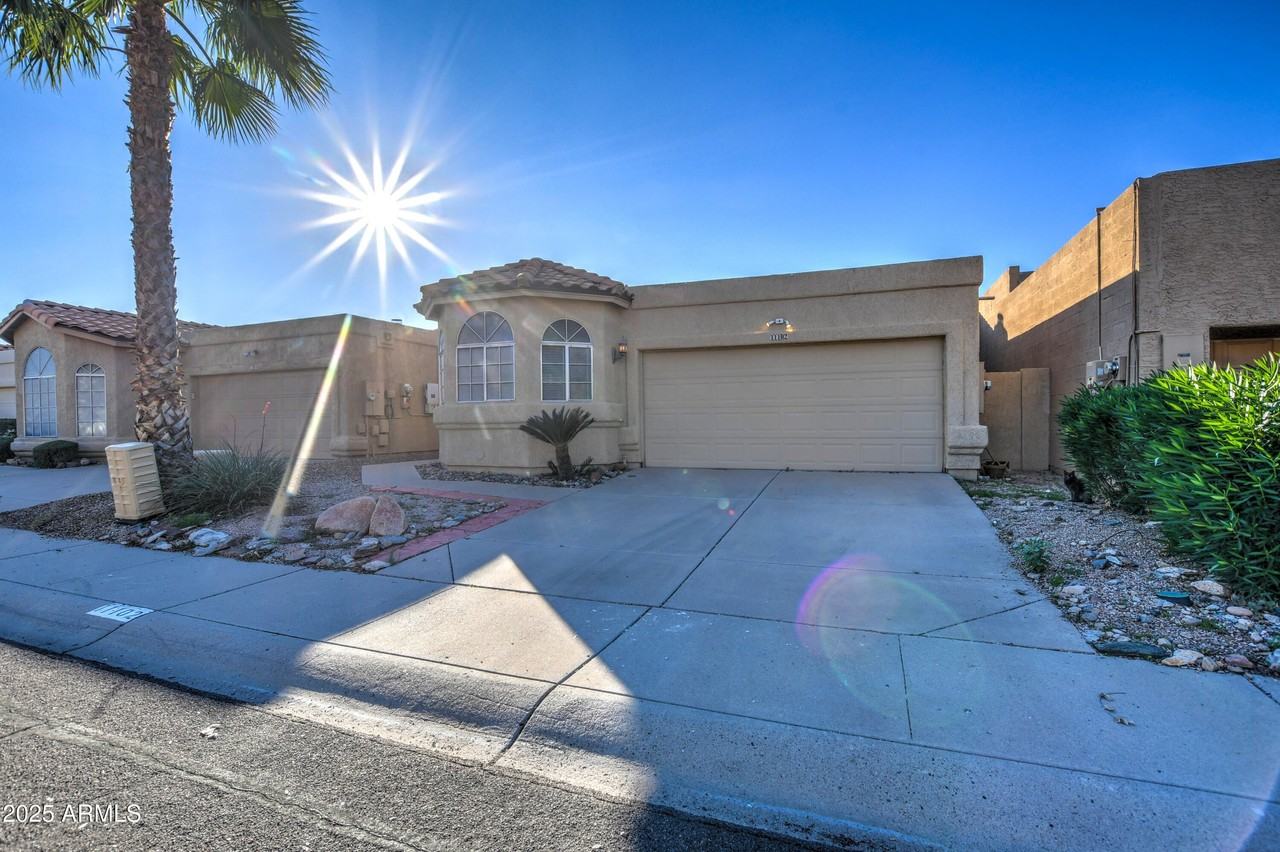 11102 N 111th St - Photo 3 of 42