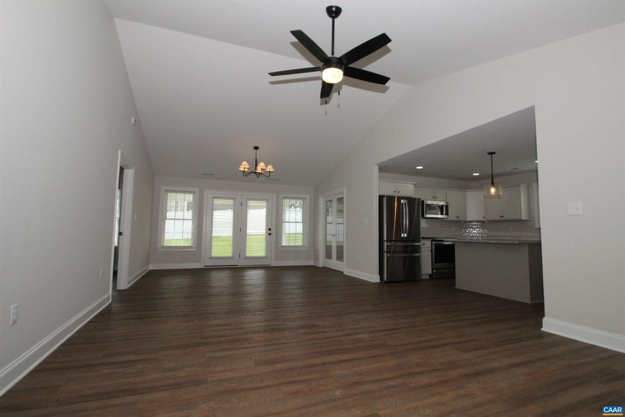 173 Langley Dr - Photo 3 of 15