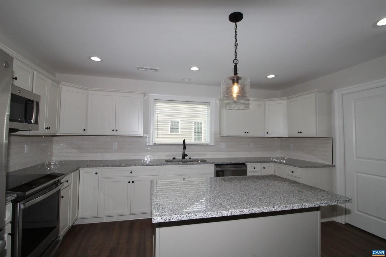 173 Langley Dr - Photo 6 of 15