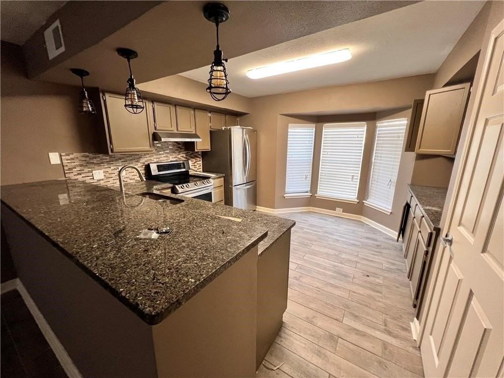 7252 The Mansions Dr - Photo 3 of 8